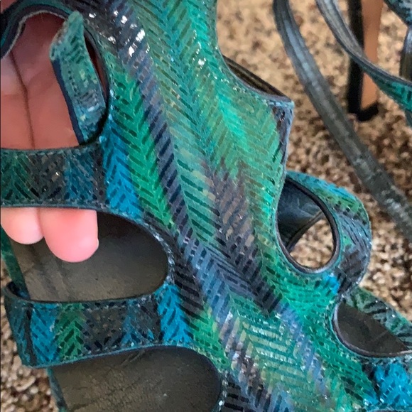 Heels - Picture 2 of 3